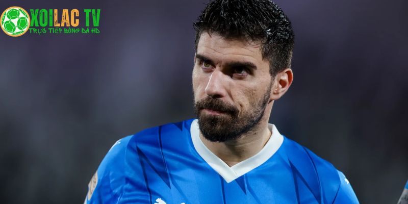 MU chưa từ bỏ Ruben Neves